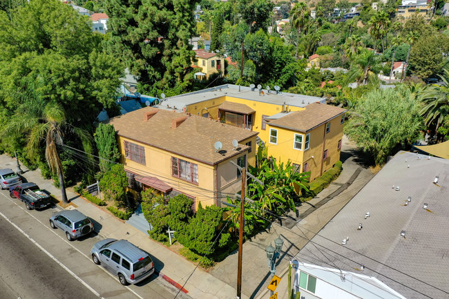 2230 N Cahuenga Blvd in Los Angeles, CA - Foto de edificio - Primary Photo