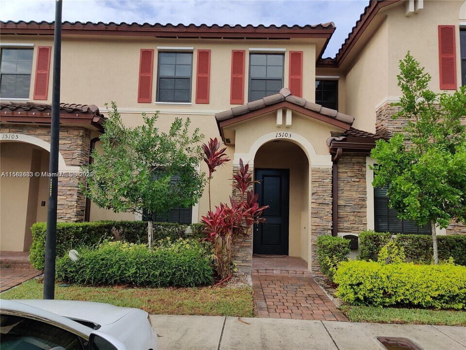 15103 SW 113th Terrace in Miami, FL - Building Photo