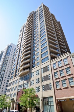 200 N Jefferson St in Chicago, IL - Building Photo