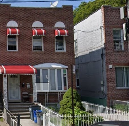 2879 Randall Ave, Unit 2nd Floor