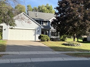 16842 Hanover Ln in Eden Prairie, MN - Foto de edificio - Building Photo