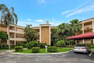 7472 La Paz Blvd in Boca Raton, FL - Building Photo