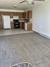 615 SW 7th st, Unit 15 in Stuart, IA - Foto de edificio - Building Photo