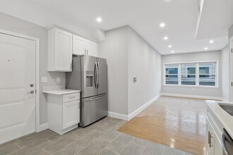 311-315 West Side Ave, Unit 103 in Jersey City, NJ - Foto de edificio - Building Photo