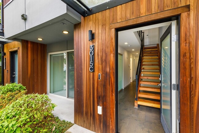 3015C 60th Ave SW in Seattle, WA - Building Photo - Building Photo