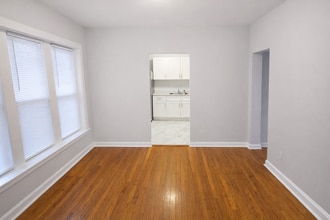 6710 S Merrill Ave, Unit 2W in Chicago, IL - Foto de edificio - Building Photo