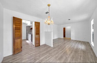 8447 Sterlingshire St in Houston, TX - Building Photo - Building Photo