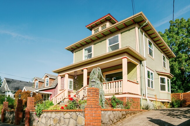 5236 NE 18th Ave in Portland, OR - Foto de edificio - Building Photo