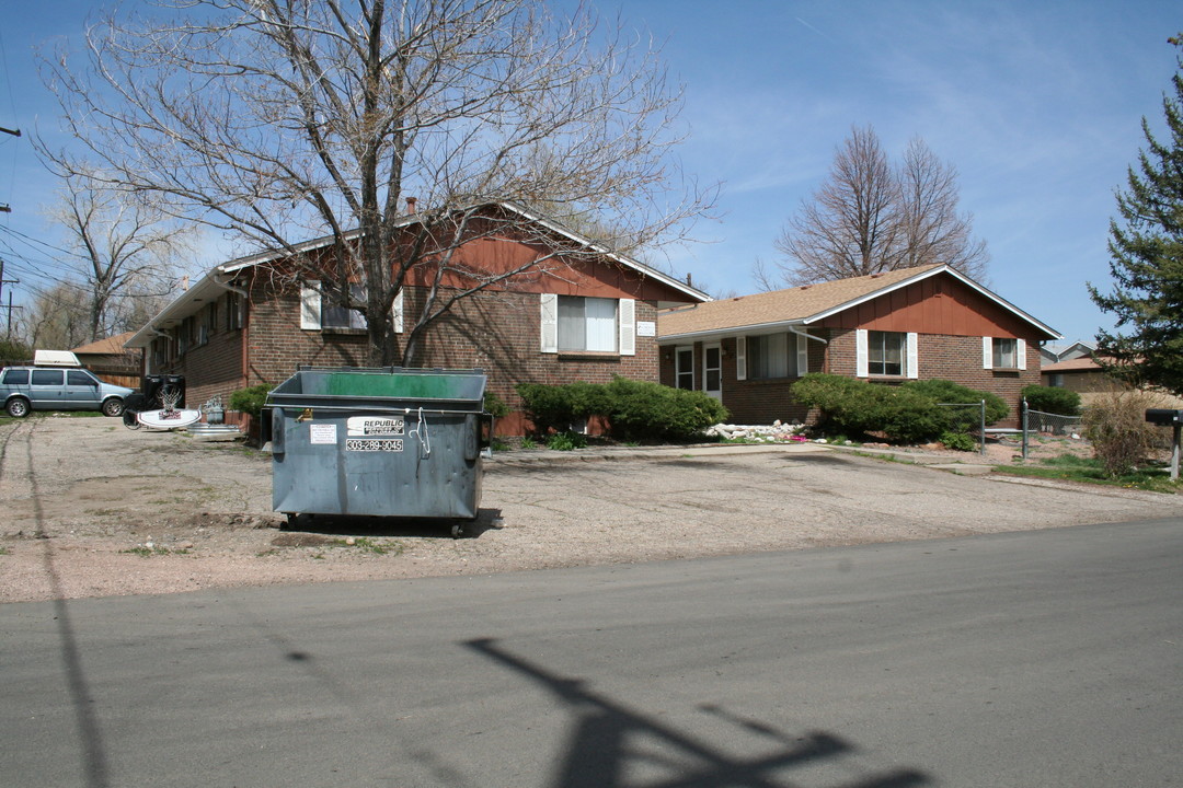 11660 W 16th Ave in Lakewood, CO - Foto de edificio