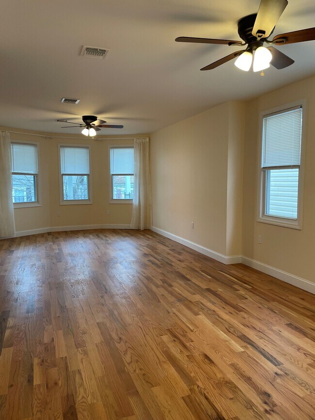 68 Clinton St Rentals in Staten Island, NY