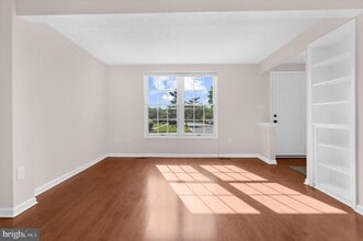 8164 Hazy Dawn Ct in Pasadena, MD - Building Photo - Building Photo