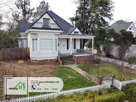 1804 Chestnut St in Redding, CA - Building Photo