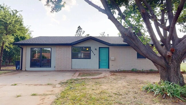 property at 3219 Edgewater Dr