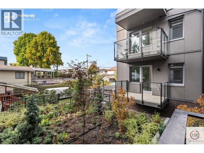 5085 McHardy St in Vancouver, BC - Building Photo - Building Photo