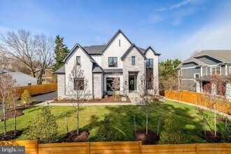 1100 Balls Hill Rd in McLean, VA - Foto de edificio - Building Photo