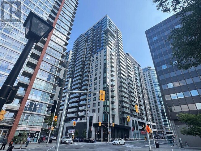 180 George St in Ottawa, ON - Building Photo - Building Photo