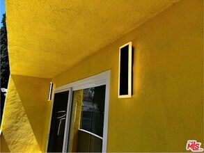 5631 La Mirada Ave in Los Angeles, CA - Building Photo - Building Photo