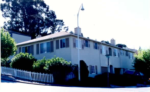 90 Elm St in San Carlos, CA - Building Photo