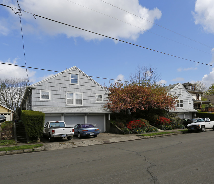 555 NE Fargo St in Portland, OR - Building Photo