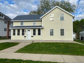133 Fifth St in Stoughton, WI - Building Photo