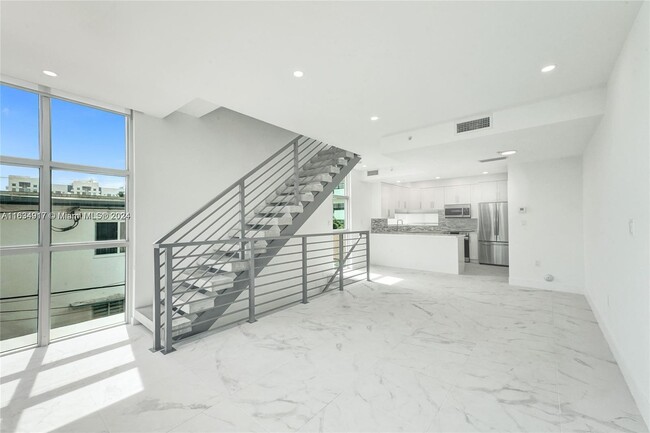 7645 Carlyle Ave, Unit 4 in Miami Beach, FL - Building Photo - Building Photo