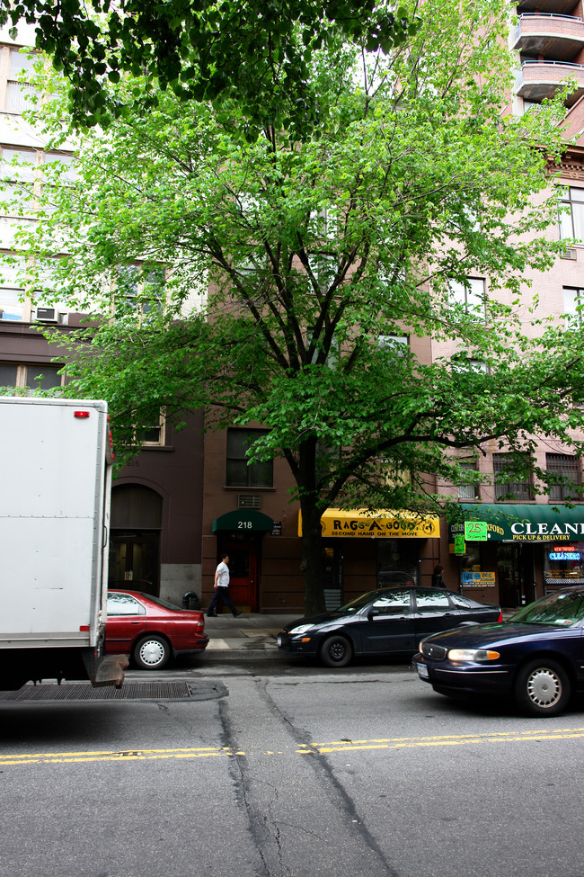 218 W 14th St in New York, NY - Building Photo - Building Photo