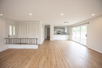 512 Sprague Rd in Berea, OH - Building Photo - Building Photo