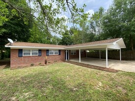 101 Blaylock St in Crestview, FL - Building Photo