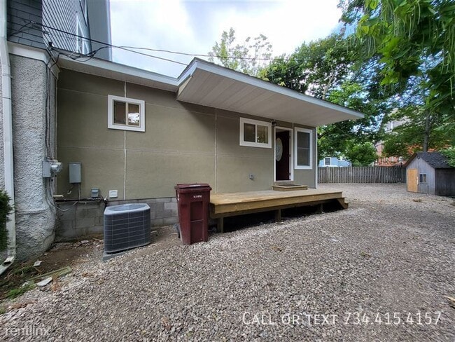 1111 White St in Ann Arbor, MI - Foto de edificio - Building Photo