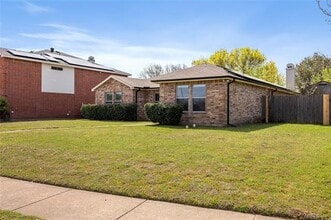 702 Lowe Dr in Cedar Hill, TX - Building Photo - Building Photo