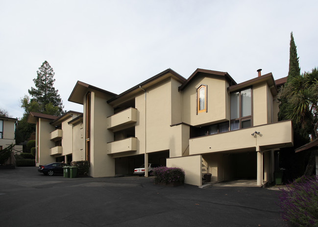 Franciscan Manor in San Rafael, CA - Building Photo - Building Photo