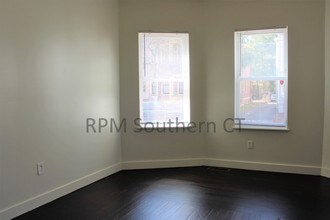 109 Hobart St-Unit -1st Floor in New Haven, CT - Building Photo - Building Photo