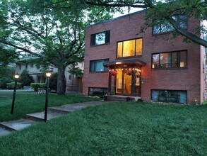 2210 Pillsbury Ave-Unit -12 in Minneapolis, MN - Building Photo - Building Photo