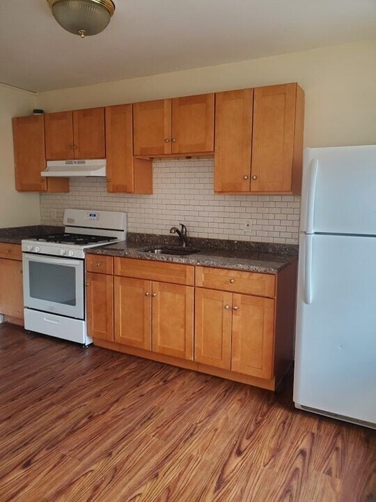 18 Victory Rd in Boston, MA - Building Photo