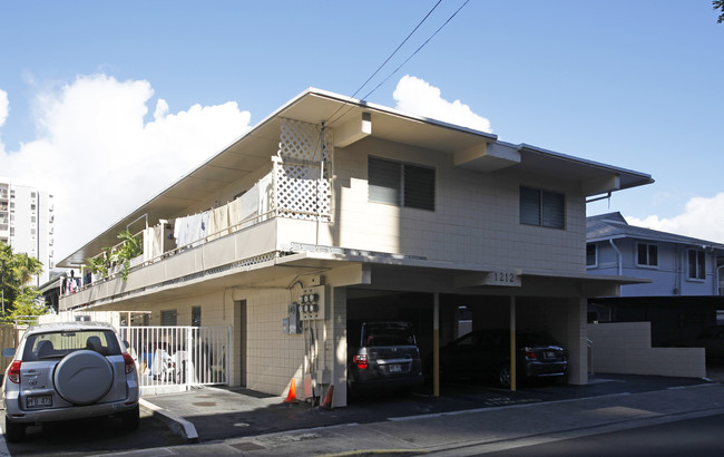 1212 Makaloa St in Honolulu, HI - Building Photo - Building Photo