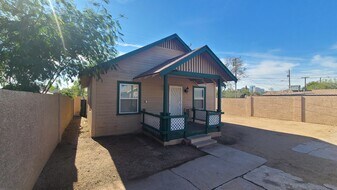 1223 E Roosevelt St in Phoenix, AZ - Building Photo