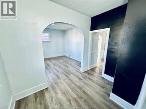 531 Langlois Ave in Windsor, ON - Building Photo - Building Photo