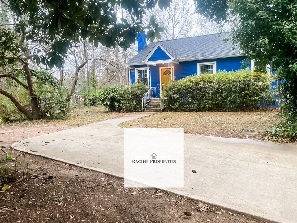 206 W Lee Rd in Taylors, SC - Building Photo