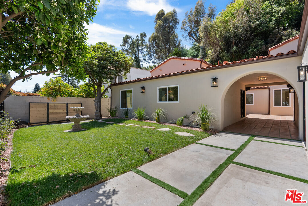 1527 N Beverly Dr in Beverly Hills, CA - Building Photo