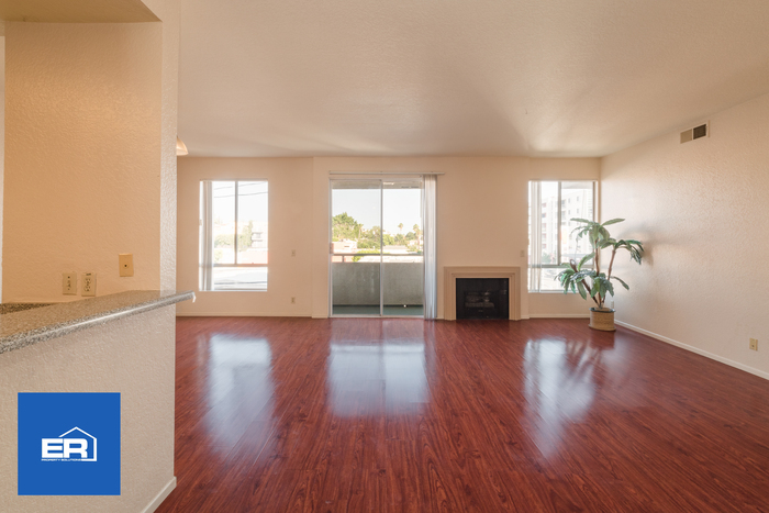 1310 N Detroit St-Unit -APT 303 in Los Angeles, CA - Building Photo