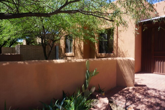1717 N Baxter Dr in Tucson, AZ - Building Photo - Building Photo
