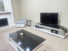 4194 Greenpoint St in Las Vegas, NV - Building Photo - Building Photo