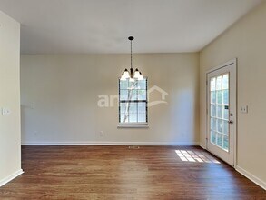 8146 Coley Davis Rd in Nashville, TN - Foto de edificio - Building Photo