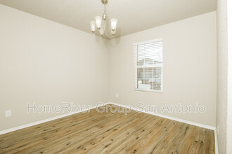 2814 Lindenwood Run in San Antonio, TX - Building Photo - Building Photo