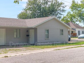 1902 John F Kennedy St in Pittsburg, KS - Foto de edificio - Building Photo