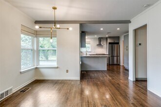 1123 Valencia St in Dallas, TX - Building Photo - Building Photo