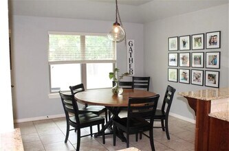 2864 Vanike Dr in Fayetteville, AR - Foto de edificio - Building Photo