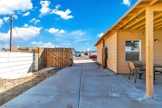 235 Zinc St in Henderson, NV - Building Photo - Building Photo