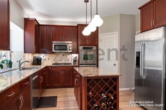 1406 Dapplegrey Ln in Austin, TX - Foto de edificio - Building Photo