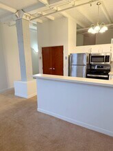 1133 W 9th St, Unit 105 in Cleveland, OH - Foto de edificio - Building Photo